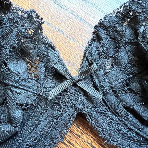 Vintage Lou Bra from Paris France Dainty Daisy Lace flowers & Bows Black 34B 36C - Picture 3 of 15
